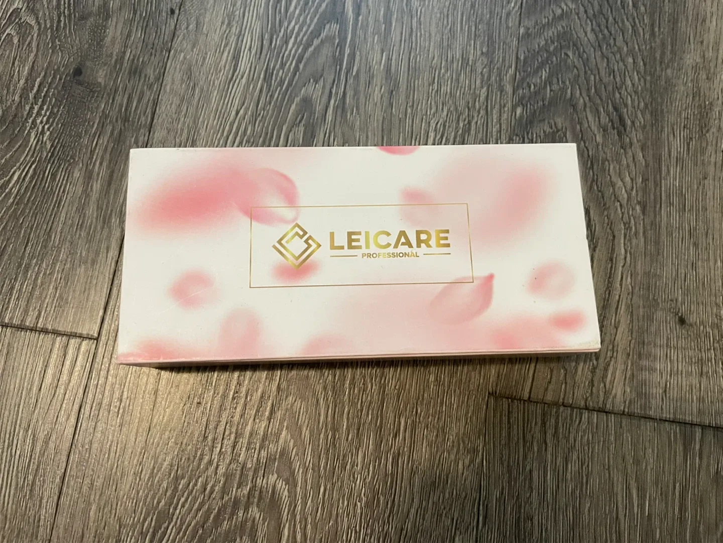 LEICARE Professional Rose Quartz Facial Roller - NEW image indicator(2)