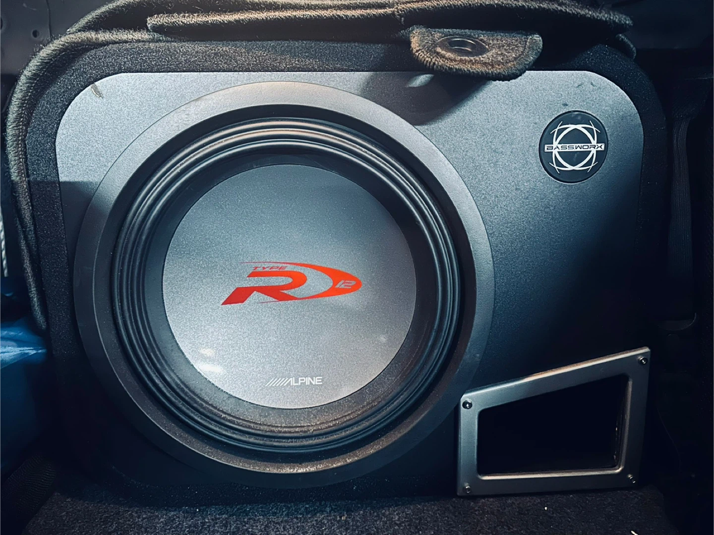 Alpine V-Power MRP-M500 Mono Amplifier & Type R 12 Subwoofer