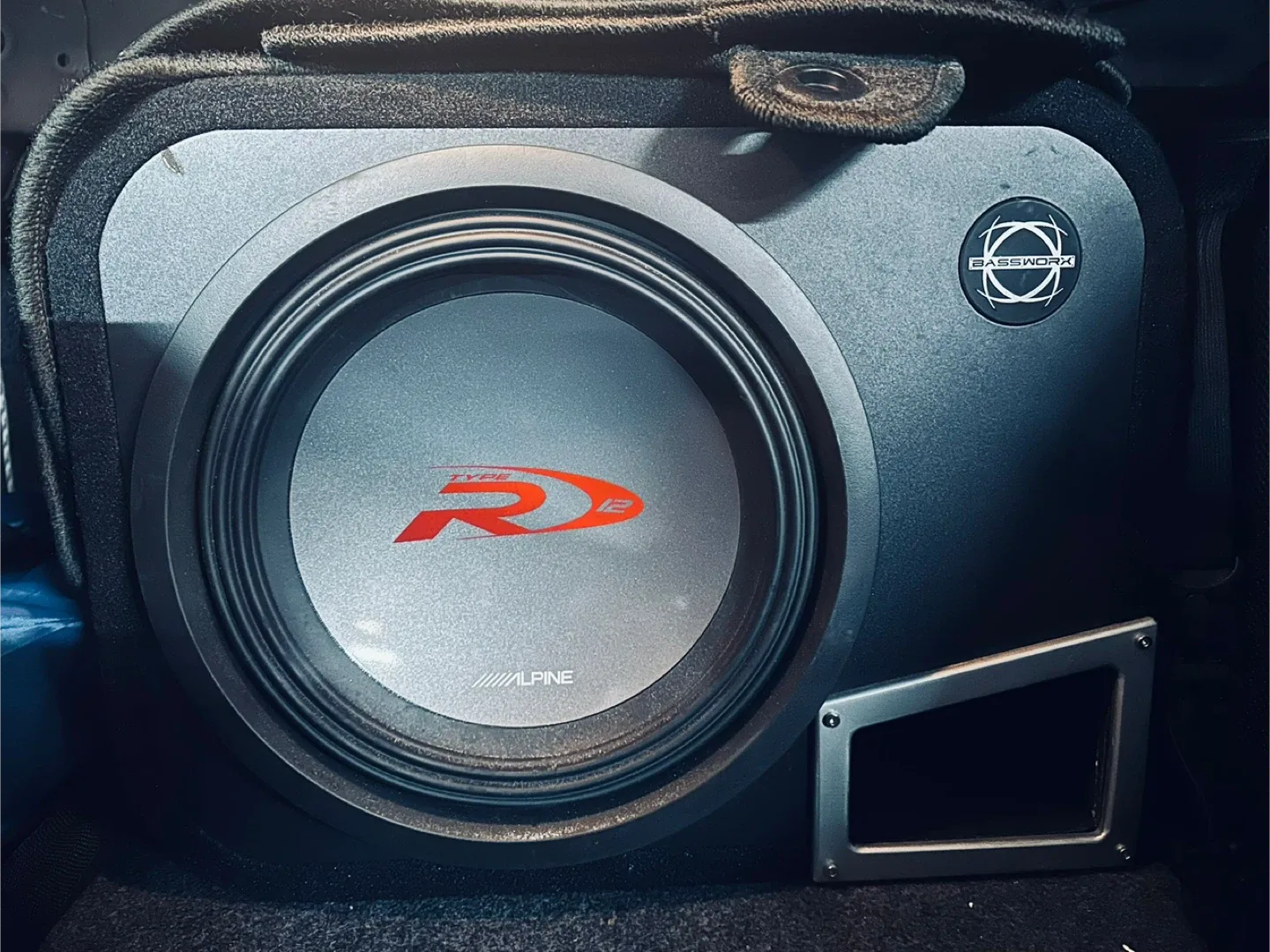 Alpine V-Power MRP-M500 Mono Amplifier & Type R 12 Subwoofer thumbnail