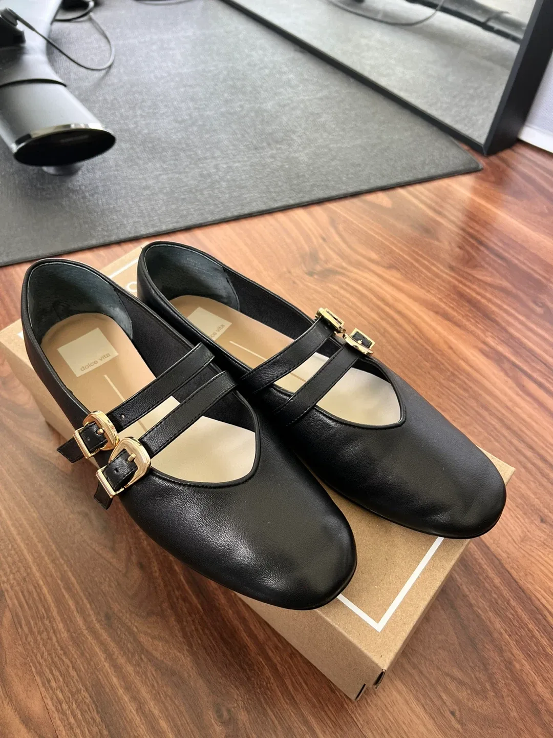 Dolce Vita Baylee Black Leather Flats - Size 8 thumbnail