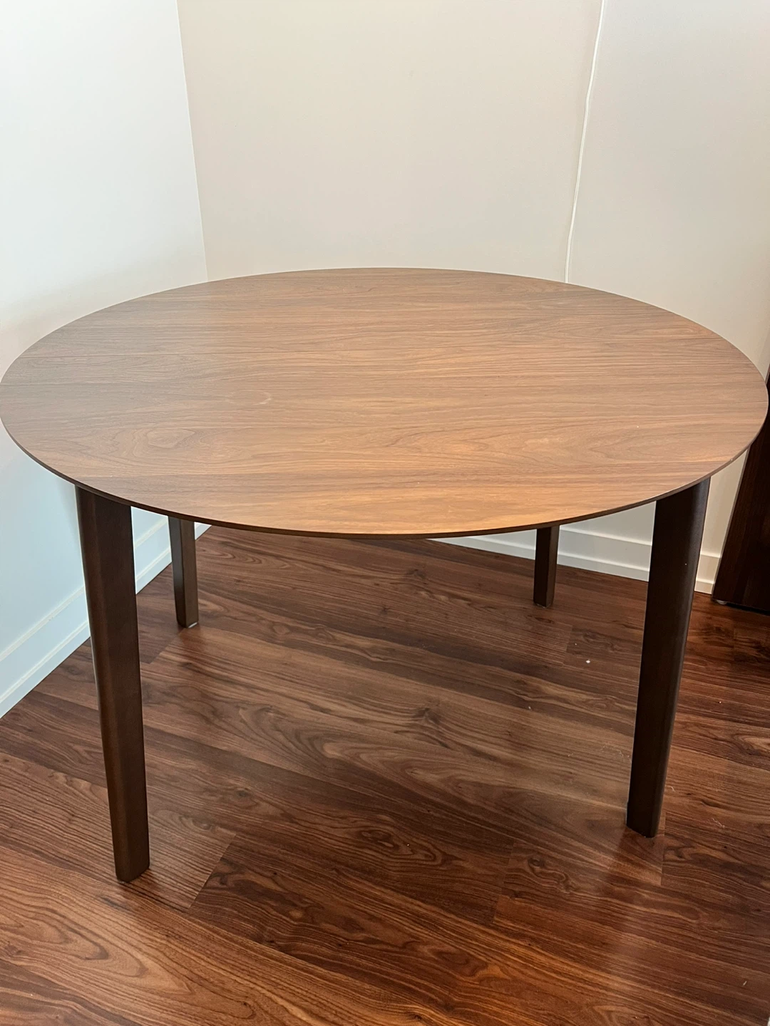 Round Extendable Dining Table - Wood walnut colour