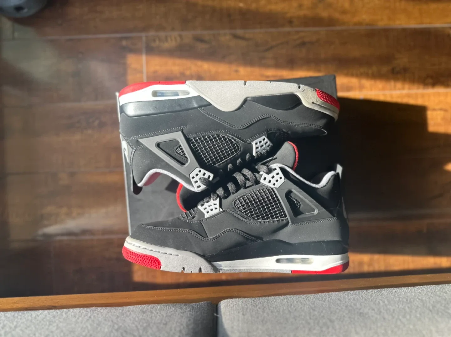 Nike Air Jordan 4 Retro Bred thumbnail