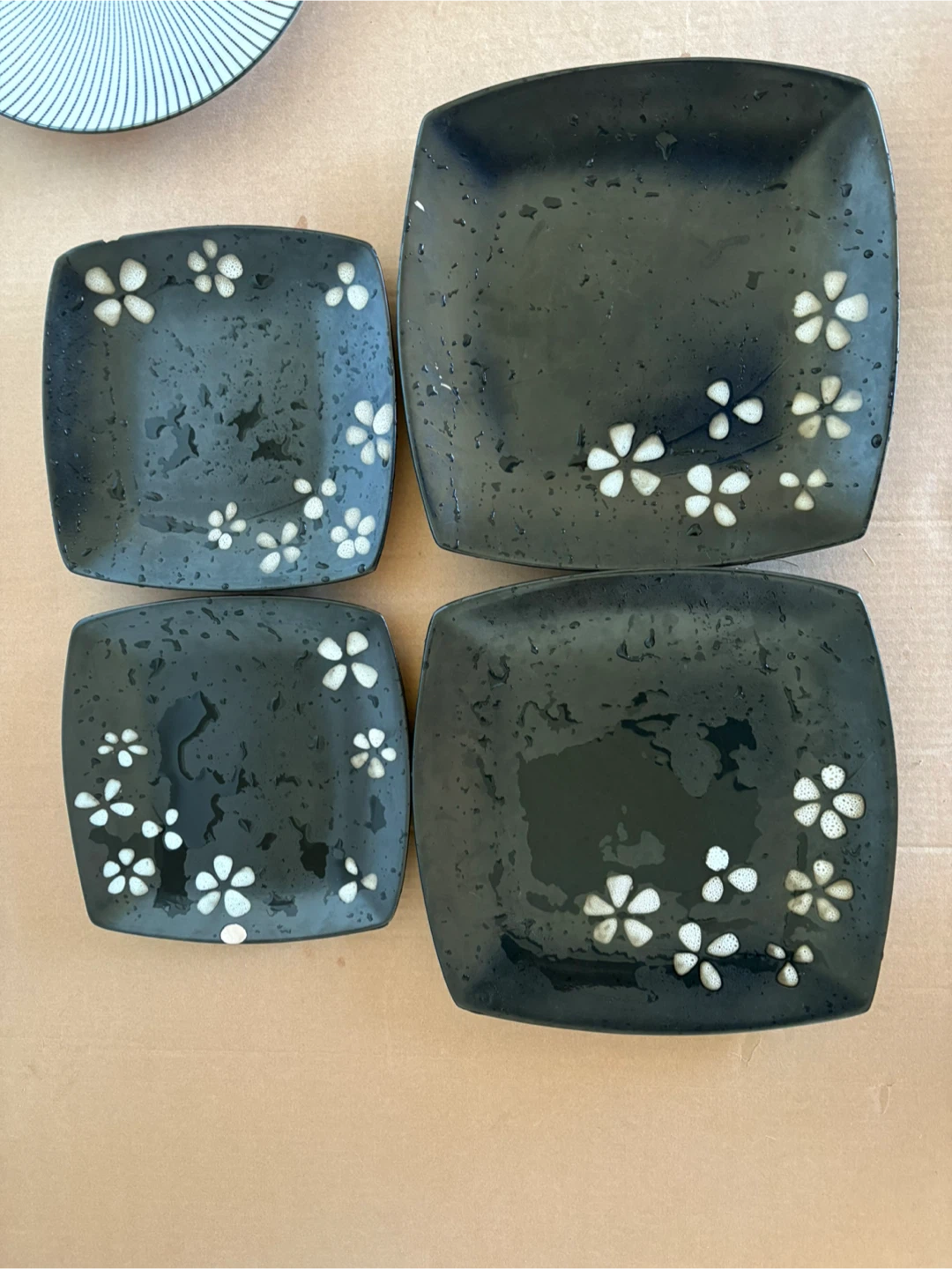 Set of 4 Black Square Plates with Floral Design