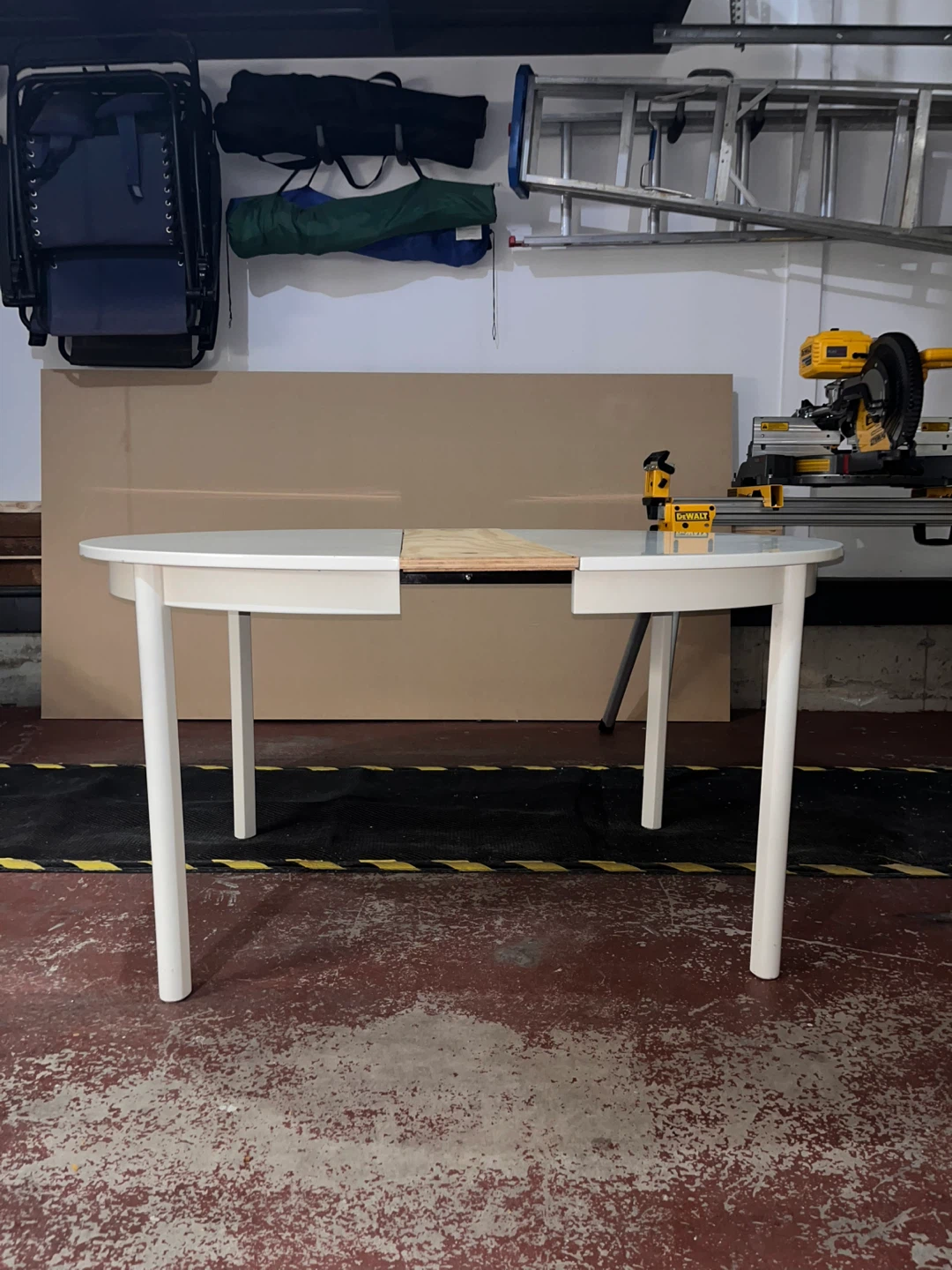 White Round Extendable Dining Table - photo 4
