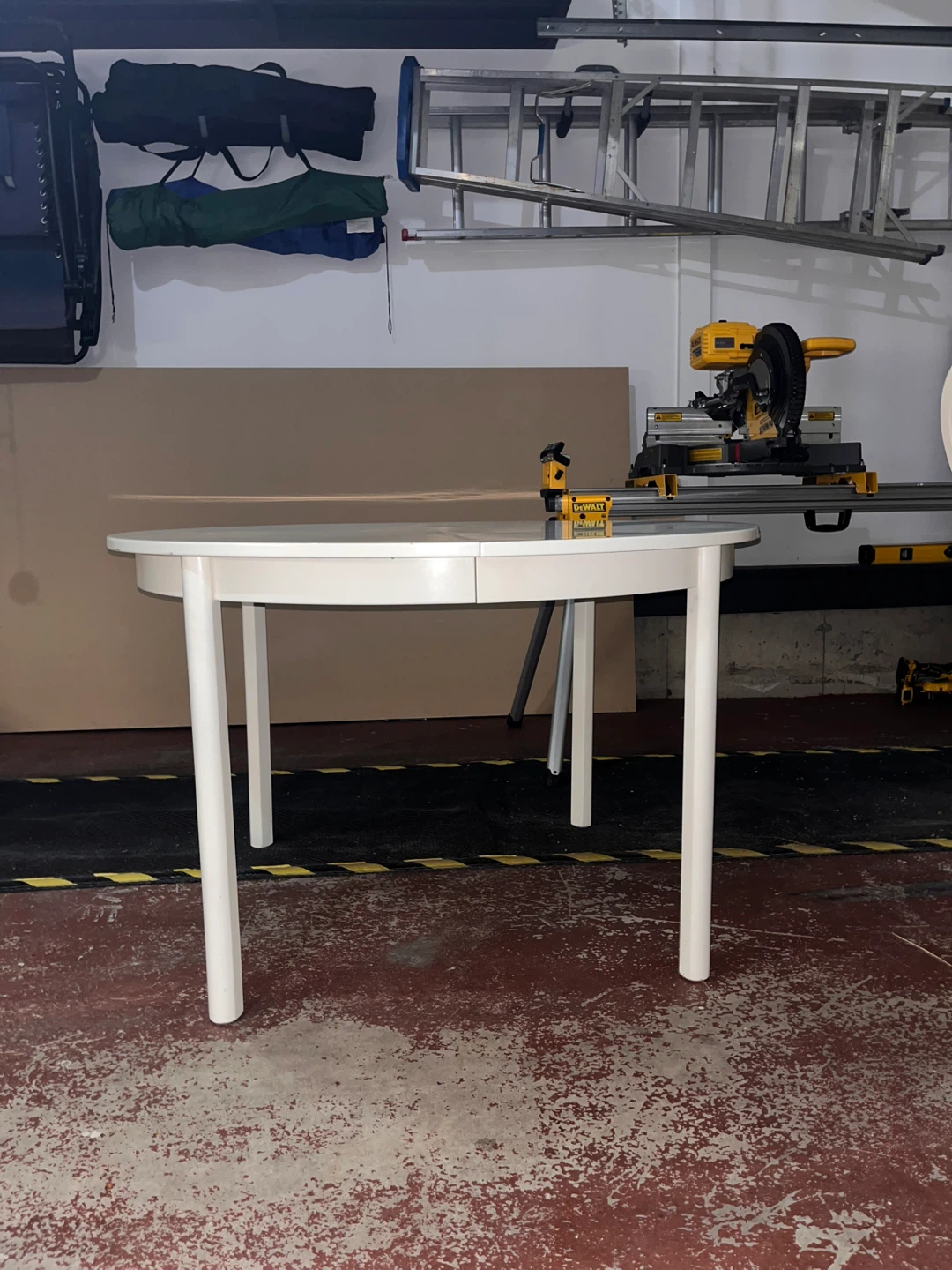 White Round Extendable Dining Table - photo 2