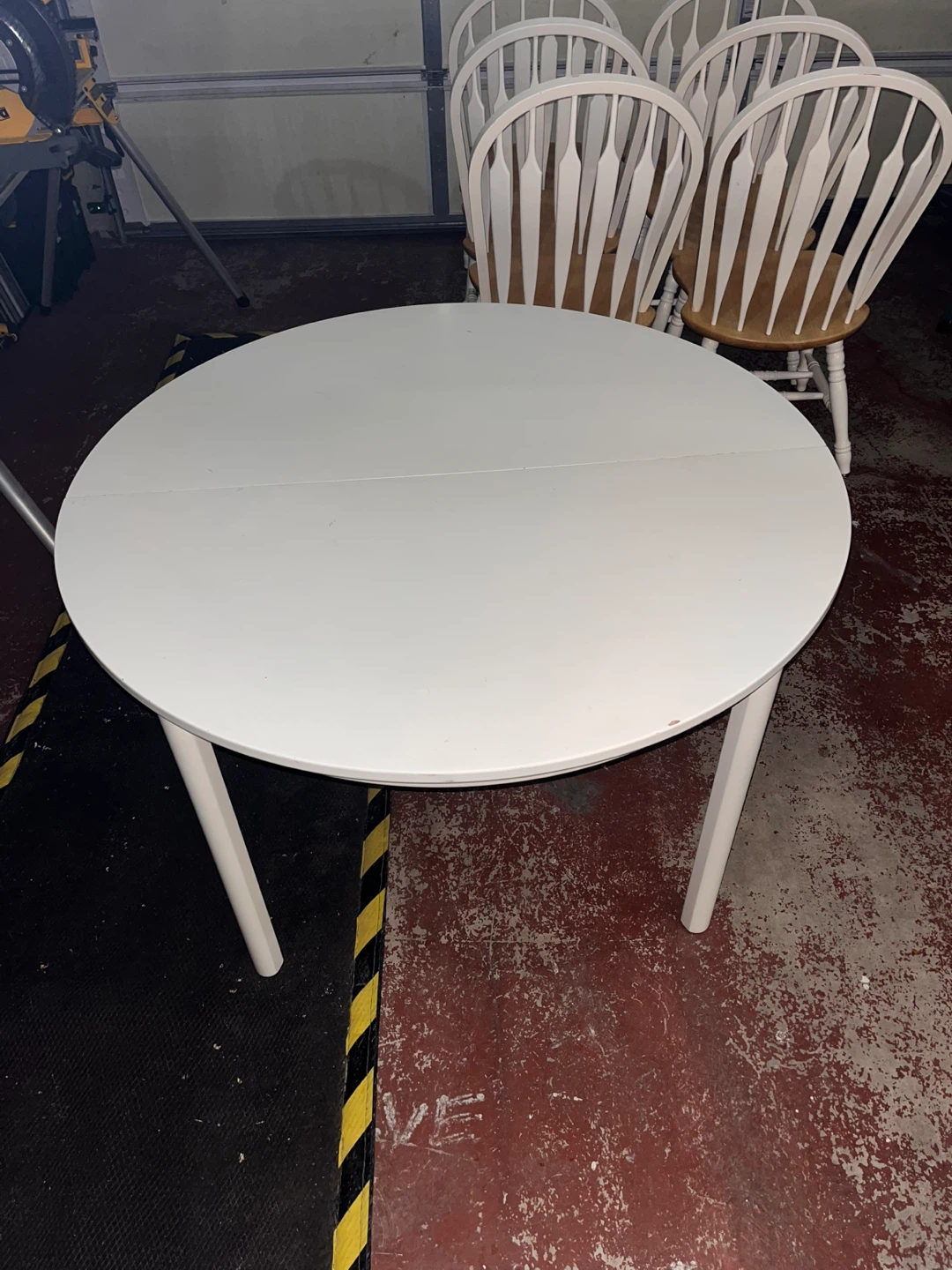 White Round Extendable Dining Table