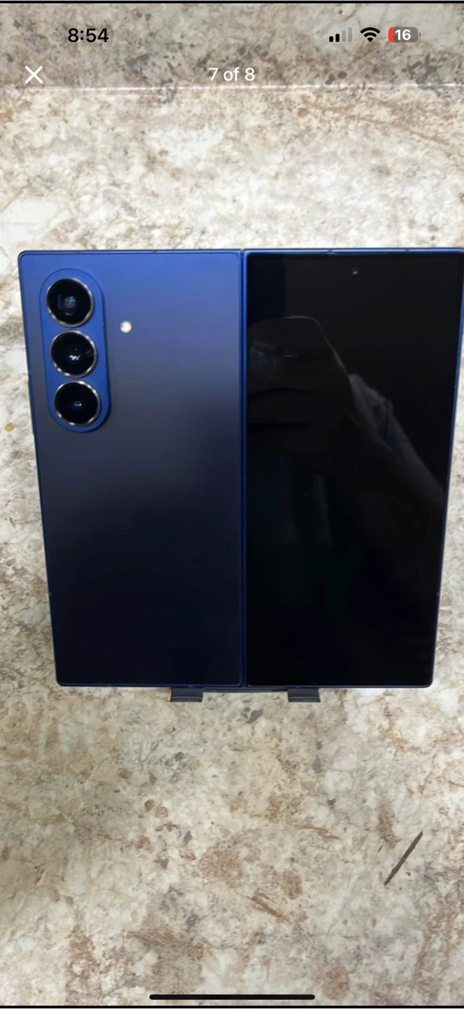 Samsung Galaxy Z Fold - Like New - photo 5