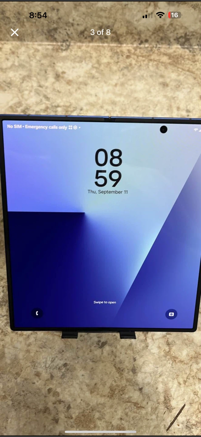 Samsung Galaxy Z Fold - Like New - photo 2