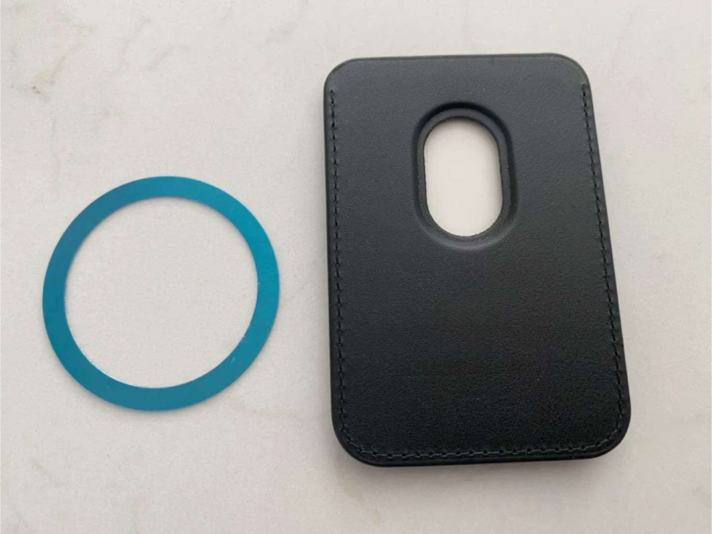 MagSafe Wallet for iPhone - Black image indicator(2)