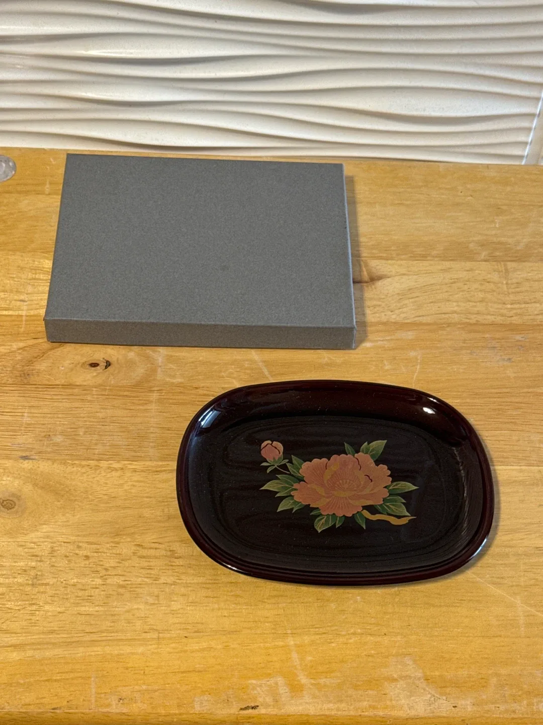 Lacquerware Tray with Floral Design image indicator(2)