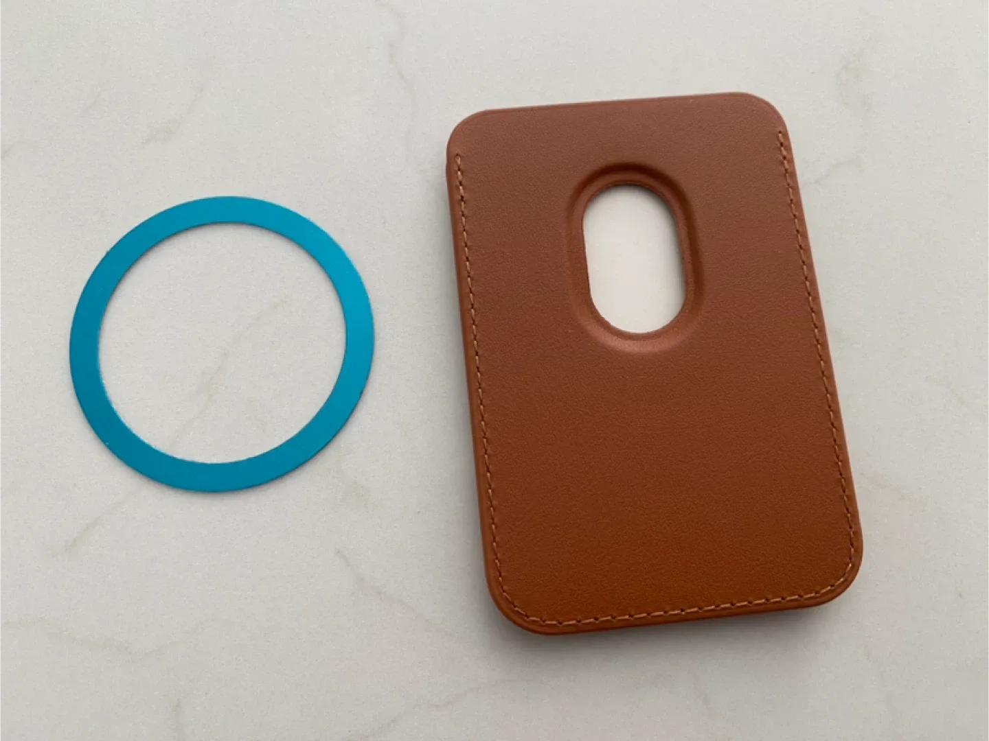 New MagSafe Wallet for Mobile Phone - Brown image indicator(2)