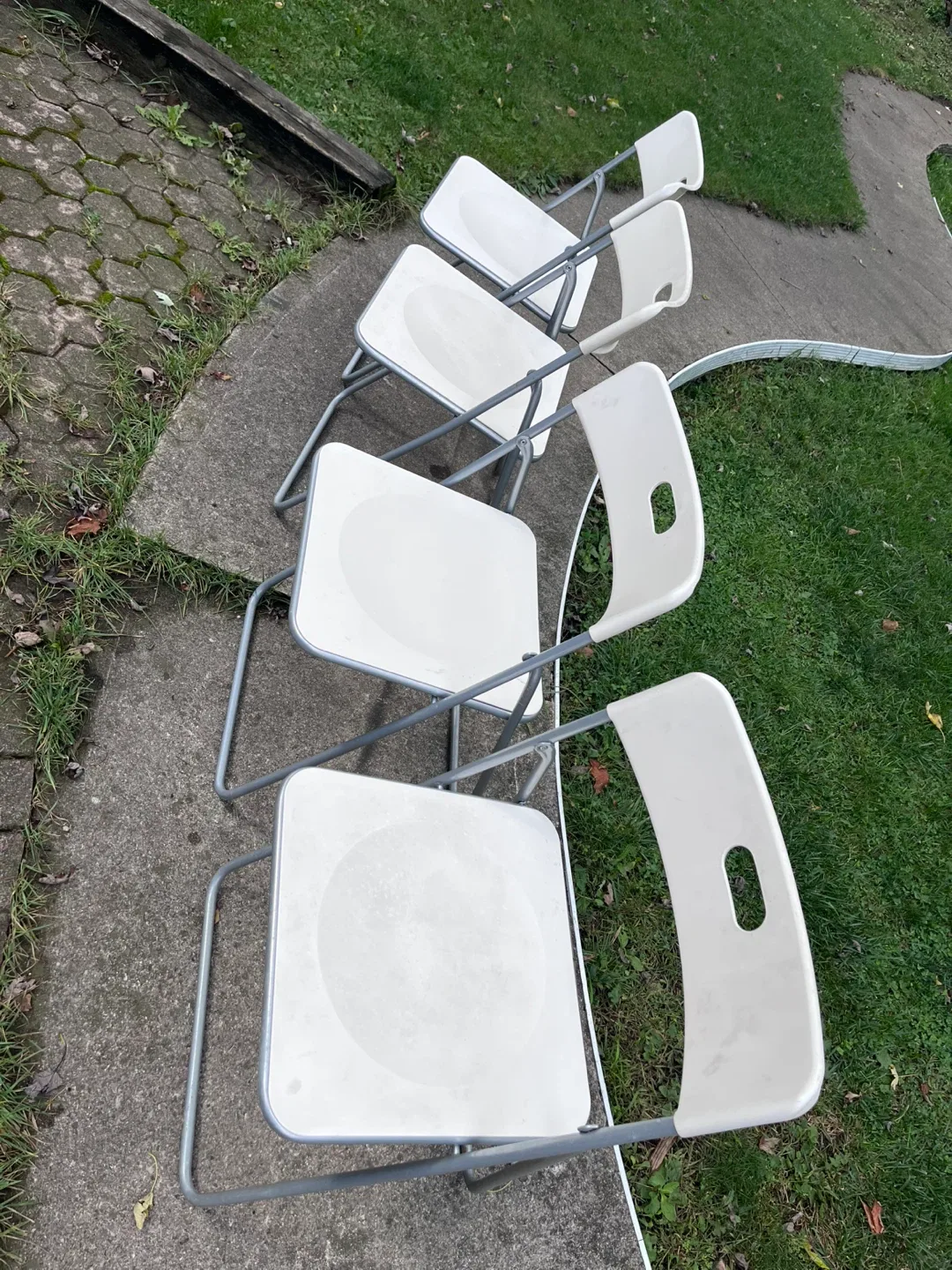 White Folding Chairs - Set of 4 image indicator(5)