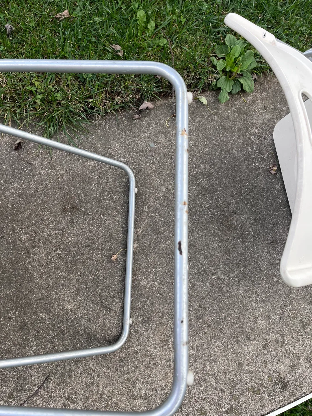 White Folding Chairs - Set of 4 image indicator(6)