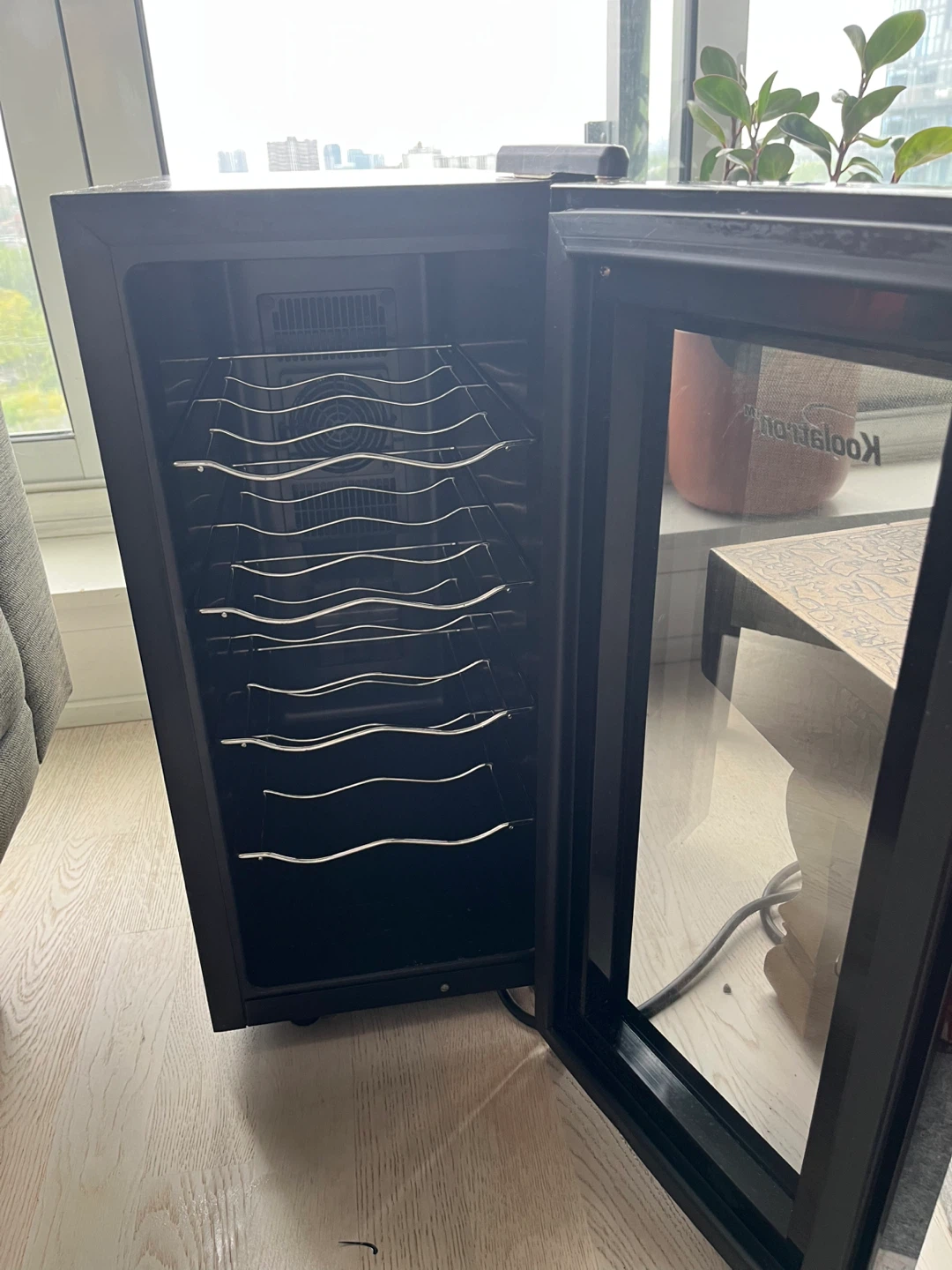 Koolatron 10-Bottle Wine Fridge - photo 2