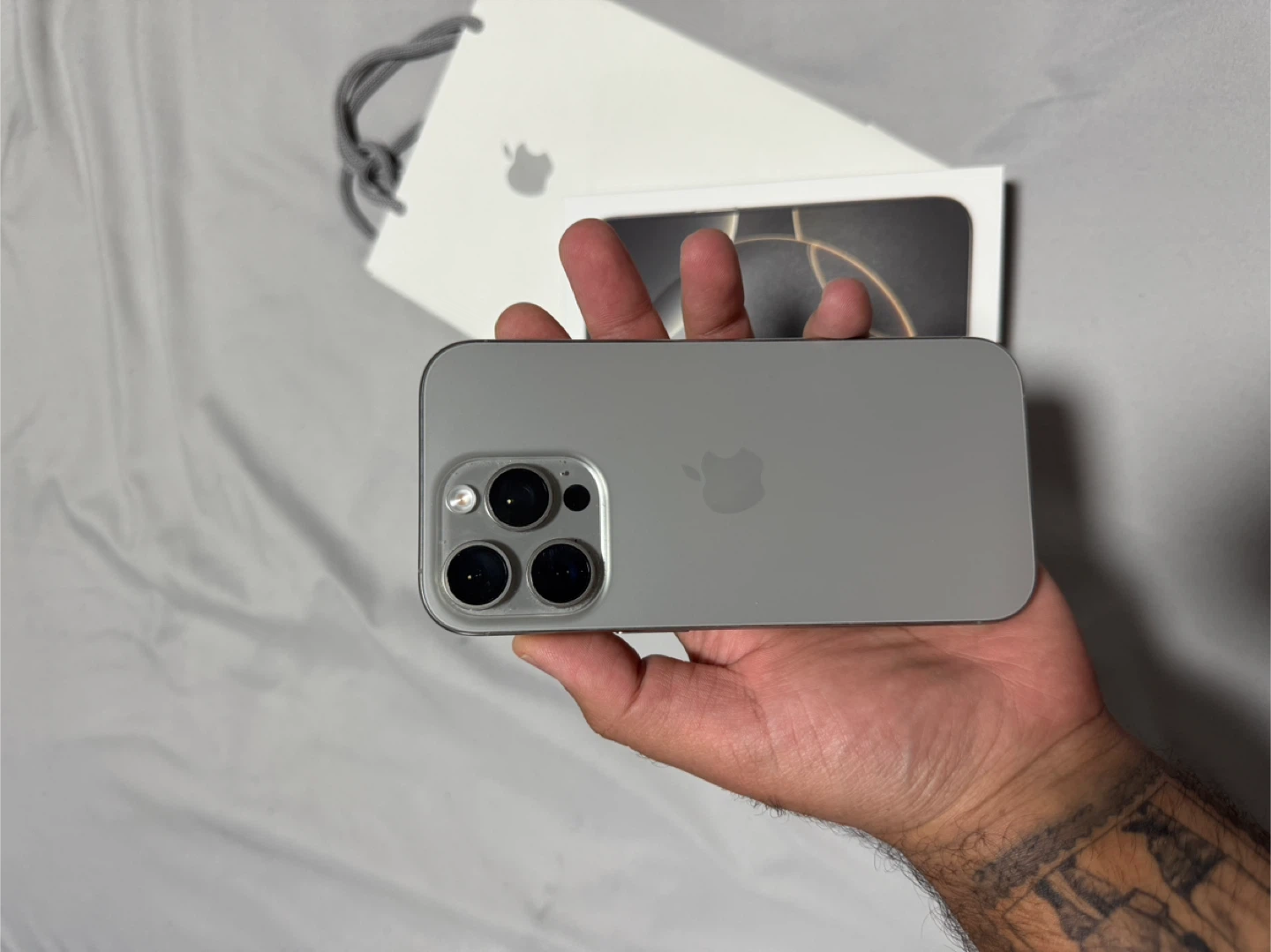 Apple IPhone 16 pro + Apple Care until October 2026