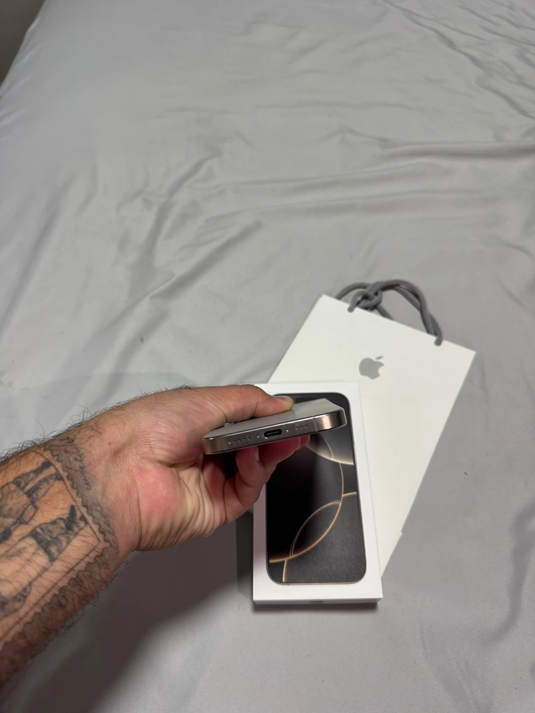 Apple IPhone 16 pro + Apple Care until October 2026 - photo 3