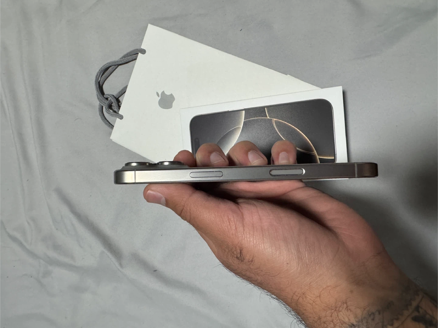 Apple IPhone 16 pro + Apple Care until October 2026 - photo 4