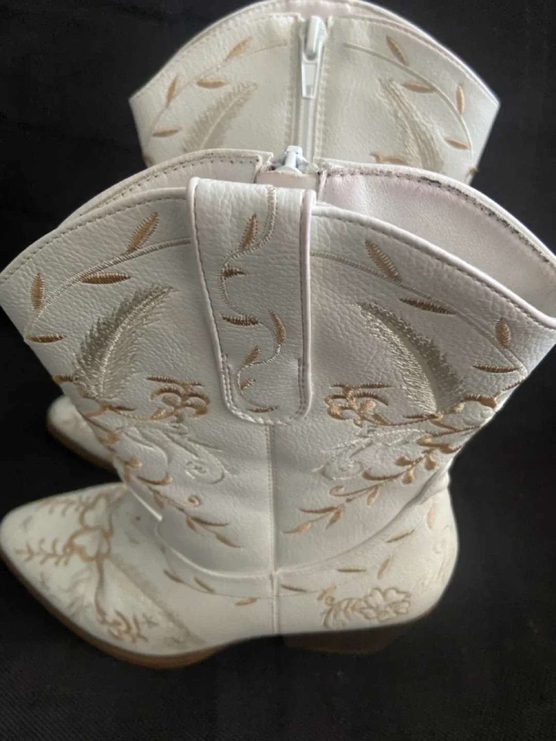 White Embroidered Cowboy Boots - Size 7 thumbnail