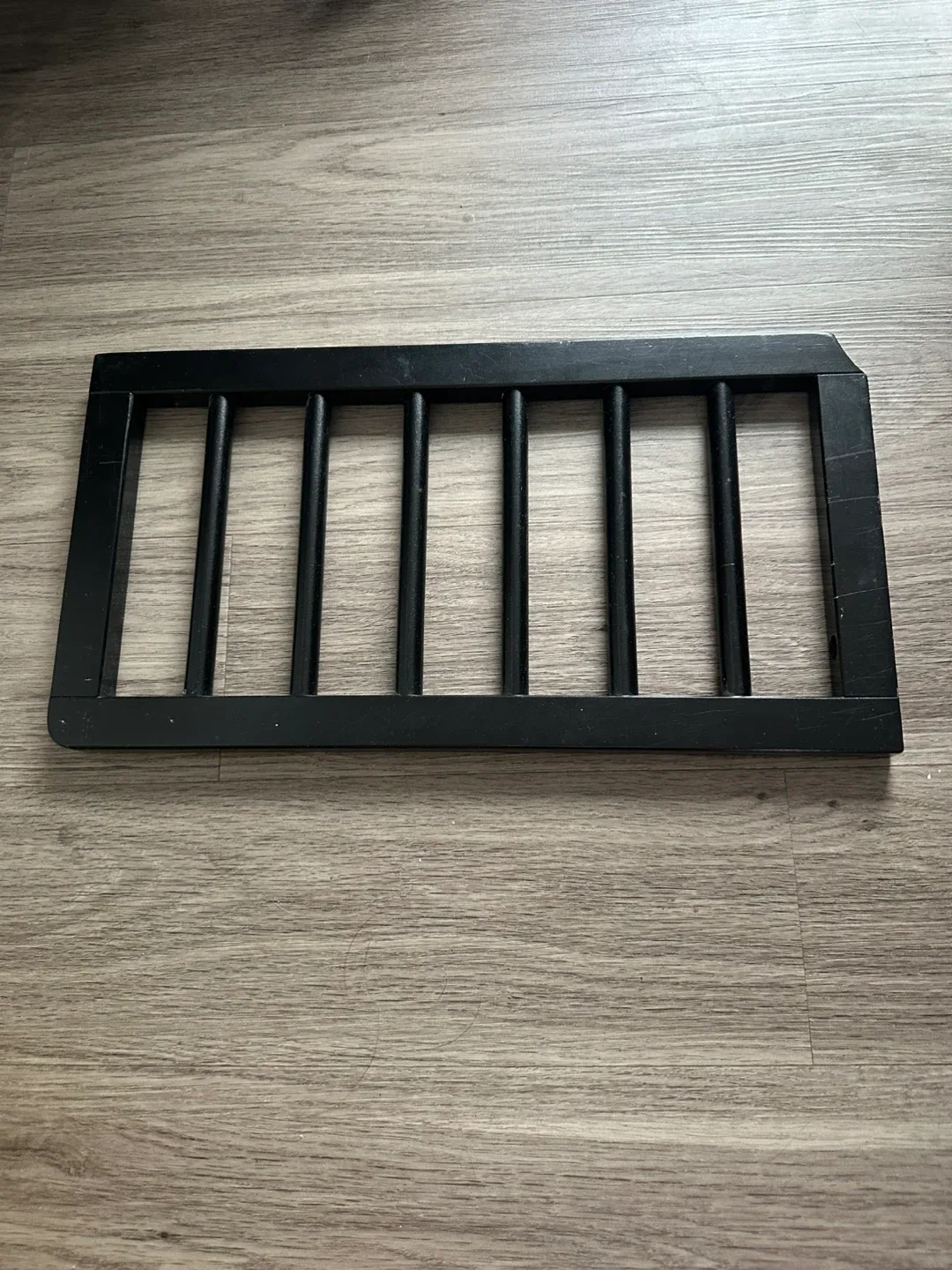 Classic Solid Wood Crib + Clean Mattress – Great Condition image indicator(4)