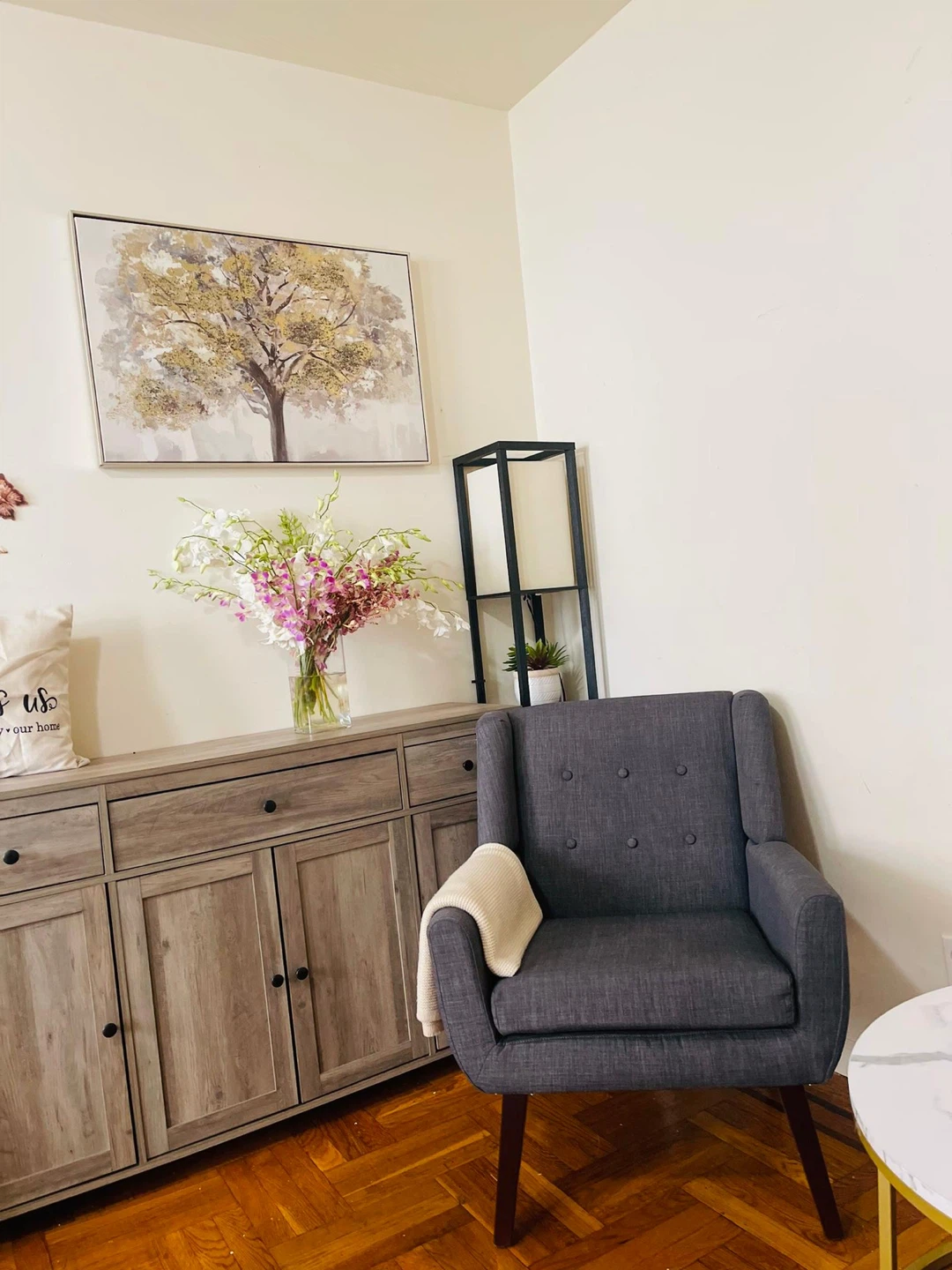 HUIMO Upholstered Button Tufted Armchair (Moving Out)