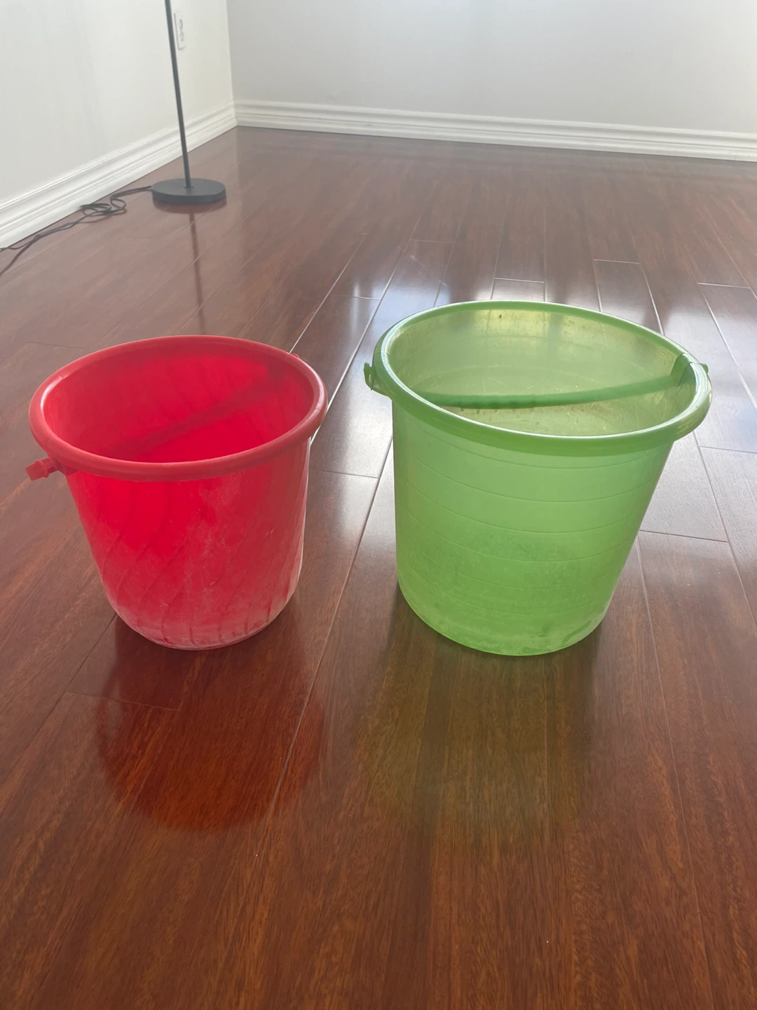 Red and Green Buckets