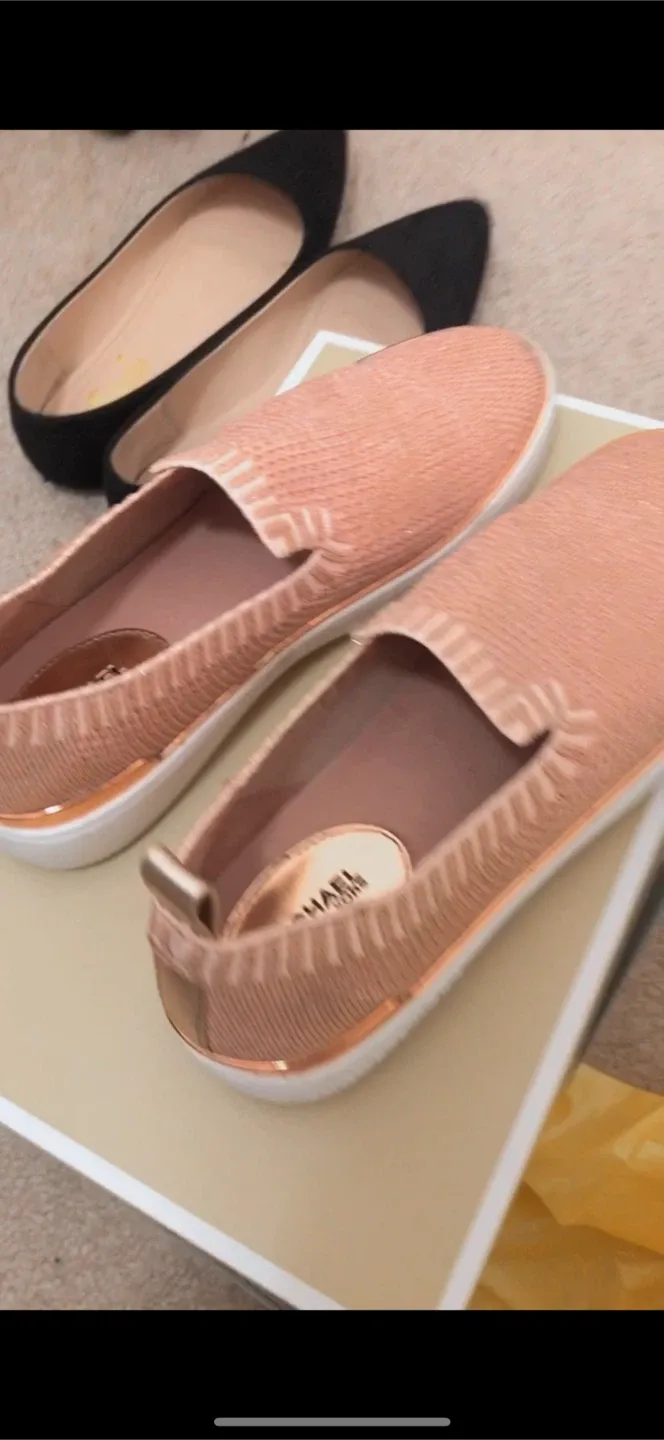 Michael Kors Sneakers - Size 7 image indicator(2)