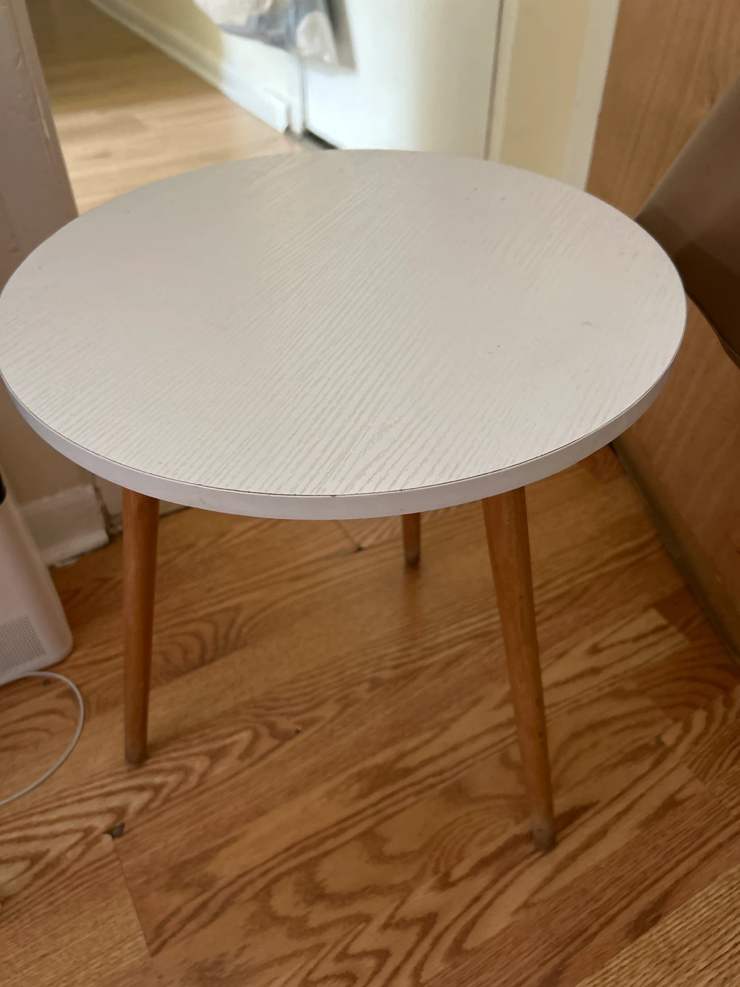 White Round Side Table - photo 2