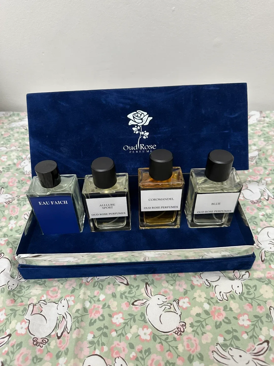 Oud Rose Perfumes Set thumbnail