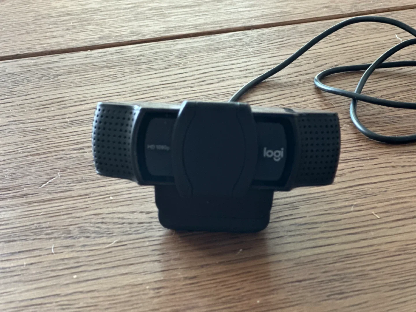 Logitech HD 1080p Webcam image indicator(3)