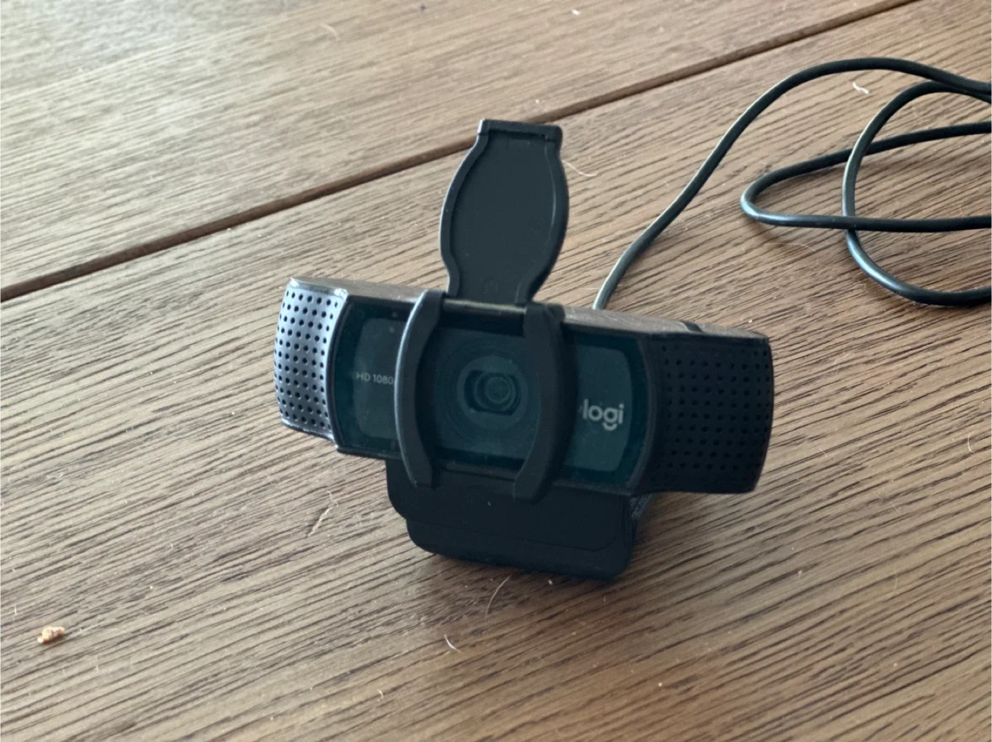 Logitech HD 1080p Webcam image indicator(2)