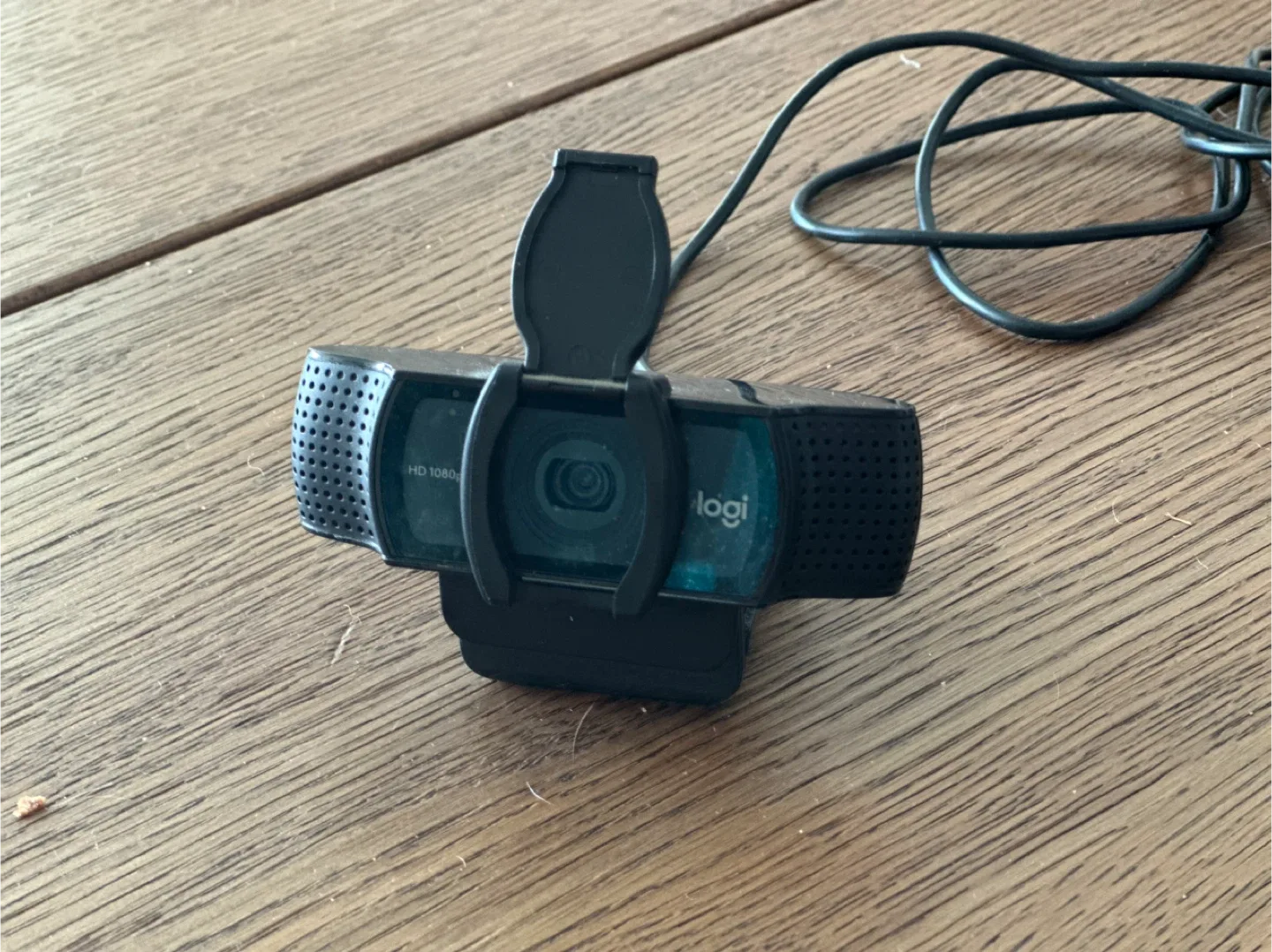 Logitech HD 1080p Webcam image indicator(4)