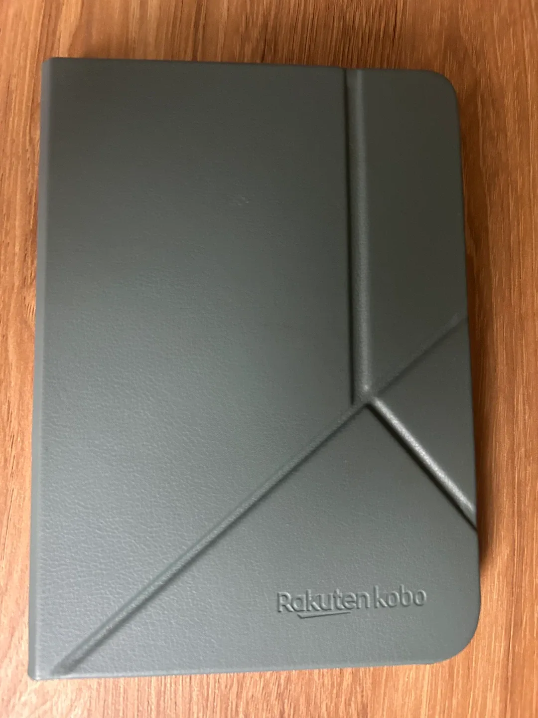 16 GB Kobo Clara Colour w/ Green Sleep Cover