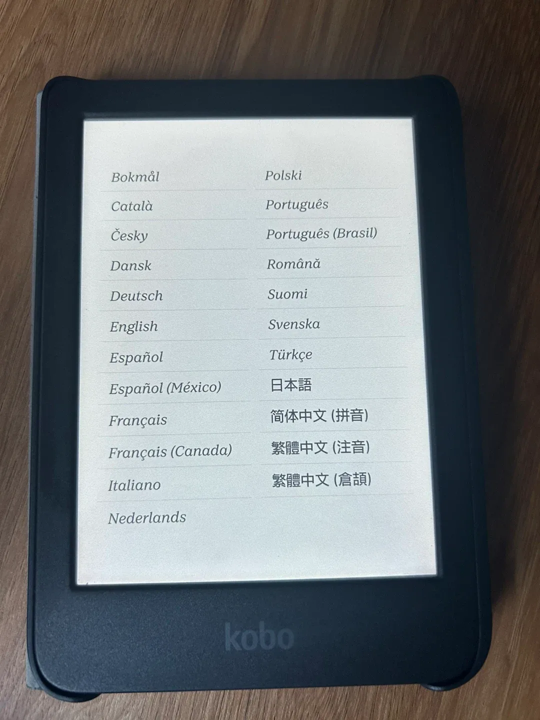 16 GB Kobo Clara Colour w/ Green Sleep Cover image indicator(3)