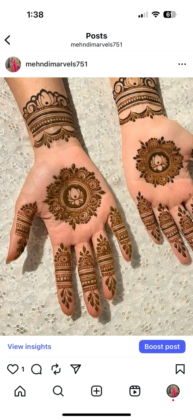 Heena artist @mehndimarvels751    Book your karwachath slots image indicator(2)