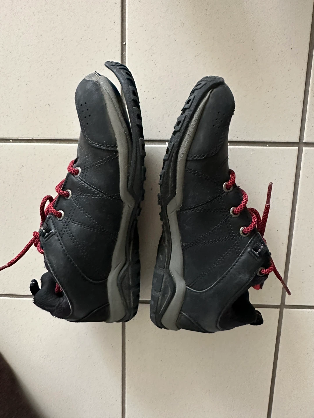 Size 8. Columbia Hiking Boots - Worn Condition ~ women’s - photo 3