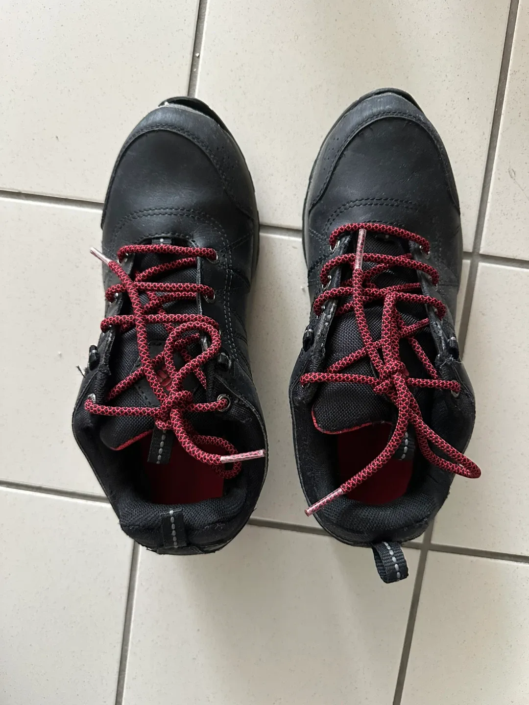 Size 8. Columbia Hiking Boots - Worn Condition ~ women’s