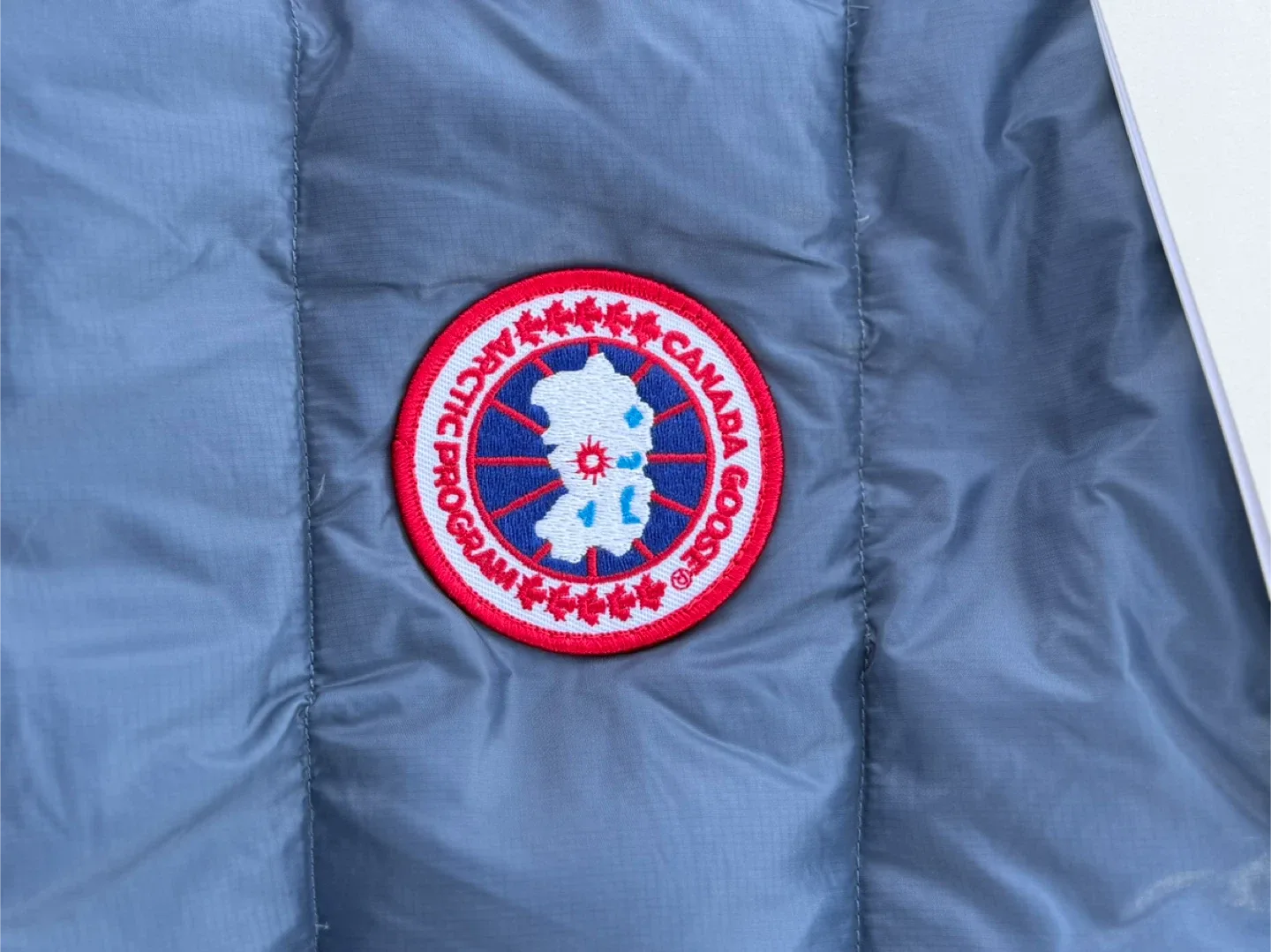 New Canada Goose Vest Size L image indicator(3)