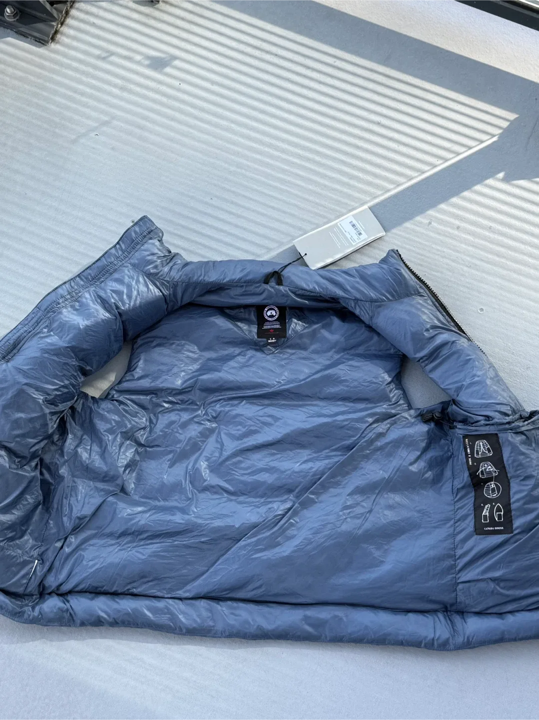 New Canada Goose Vest Size L image indicator(2)