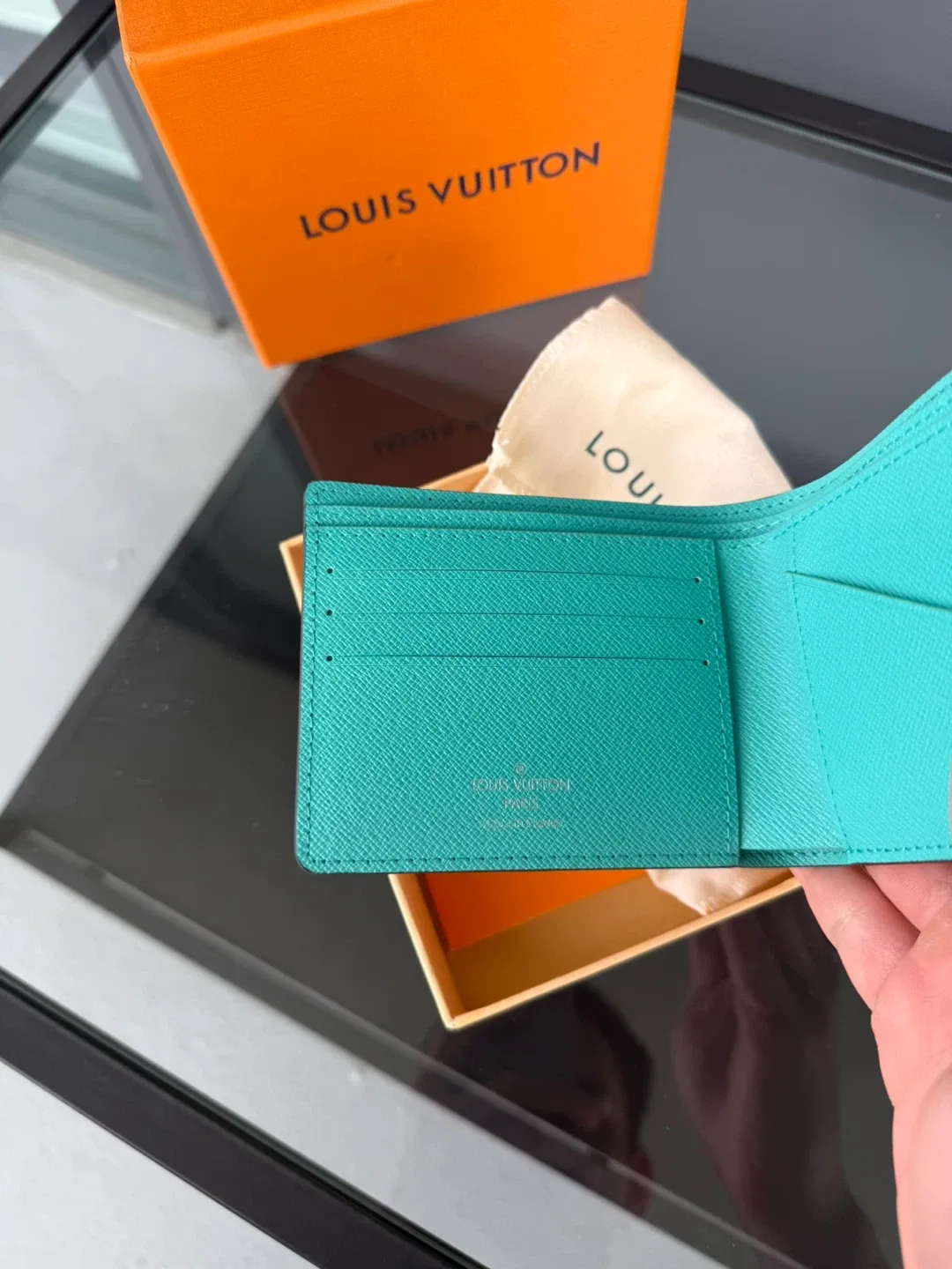 Louis Vuitton Graffiti Black Leather Wallet image indicator(3)