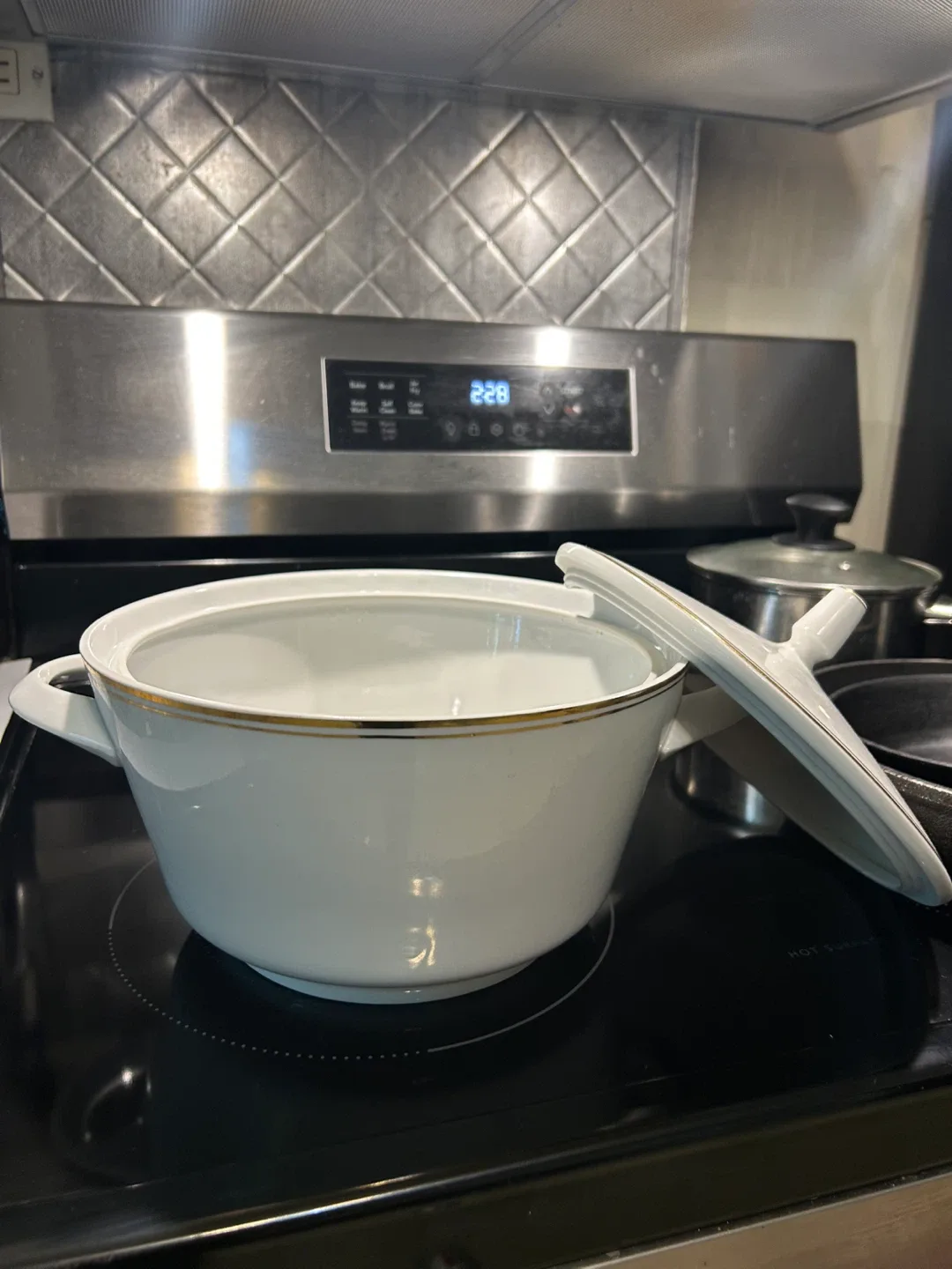 Bavaria Germany White Tureen Bowl with Lid image indicator(3)