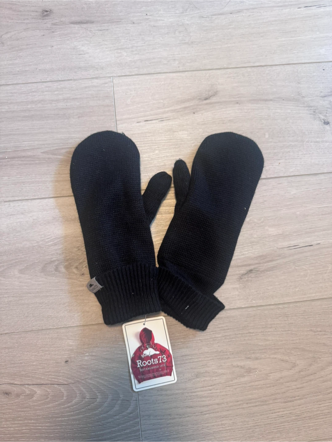 Roots73 Black Mittens - New with Tags