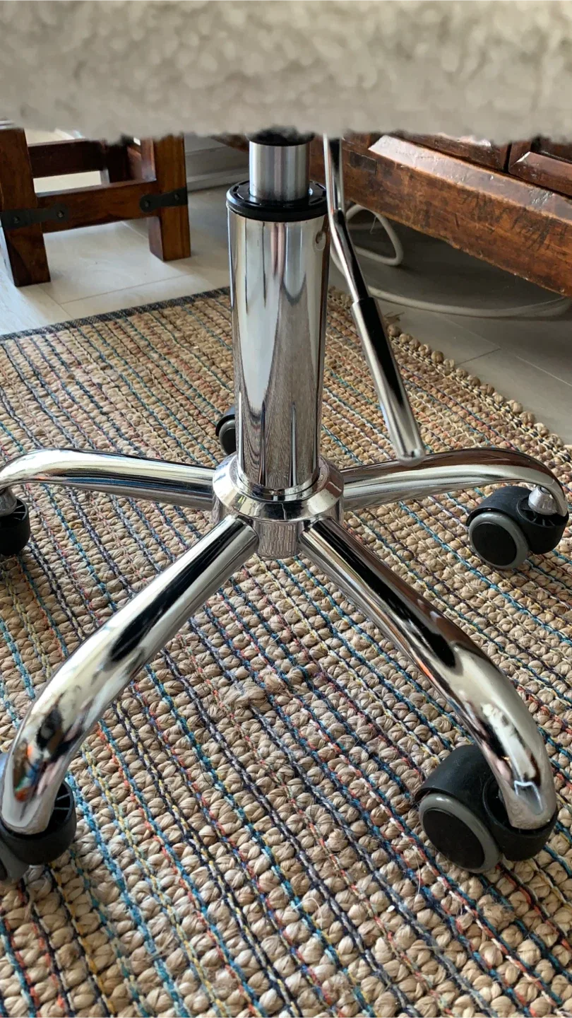 White Heart-Shaped Sherpa Desk Chair image indicator(5)