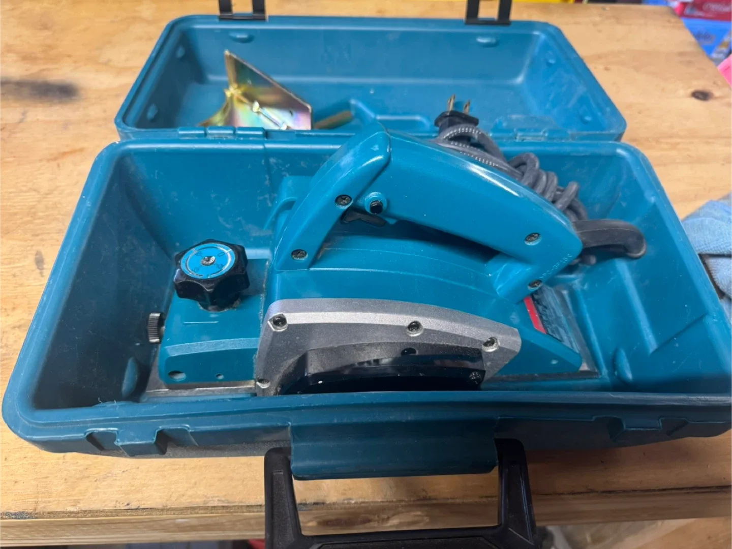 Makita N1900B Power Planer with Case image indicator(2)