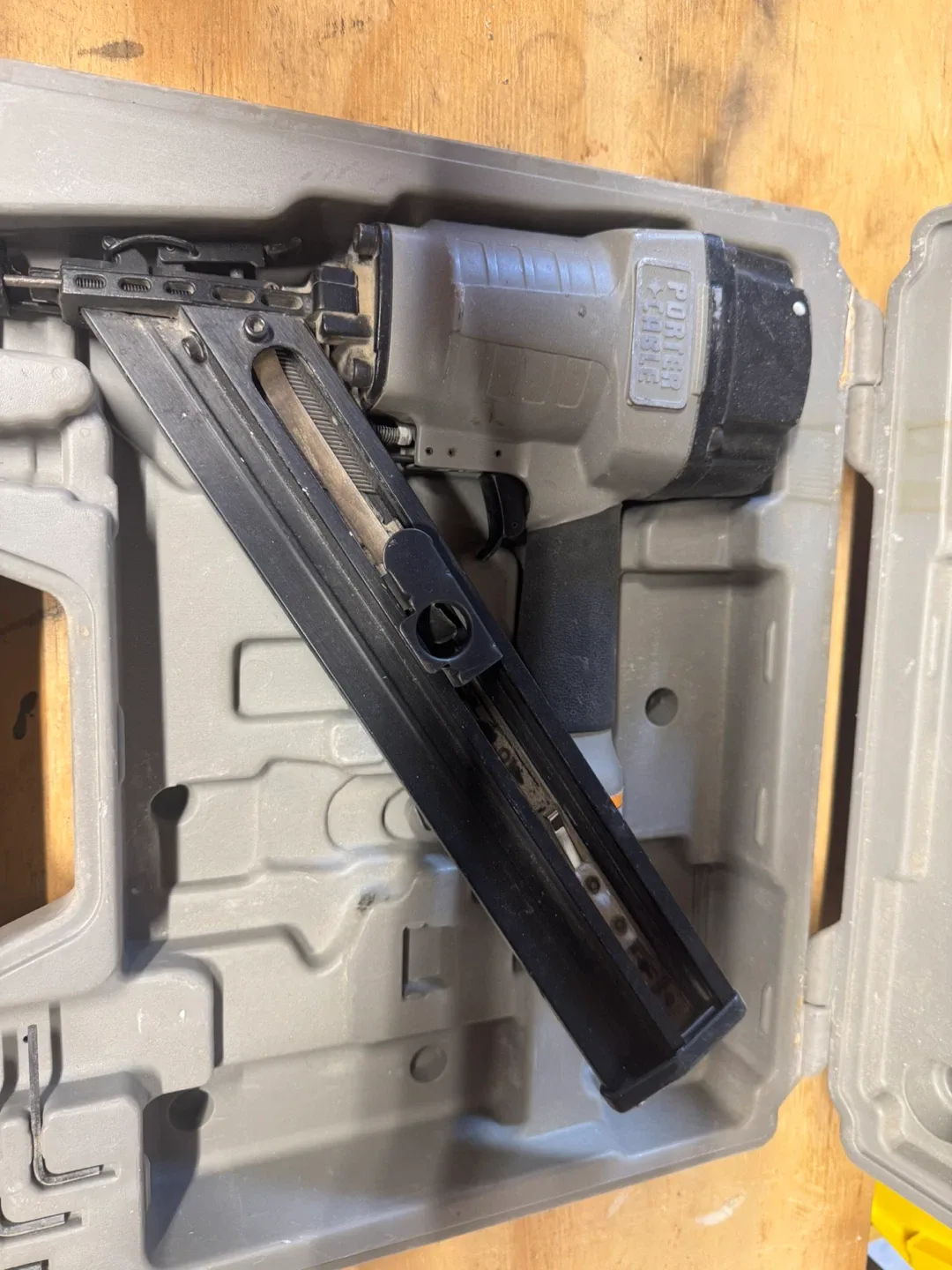 Porter Cable Pneumatic Nailer w/ Case image indicator(2)