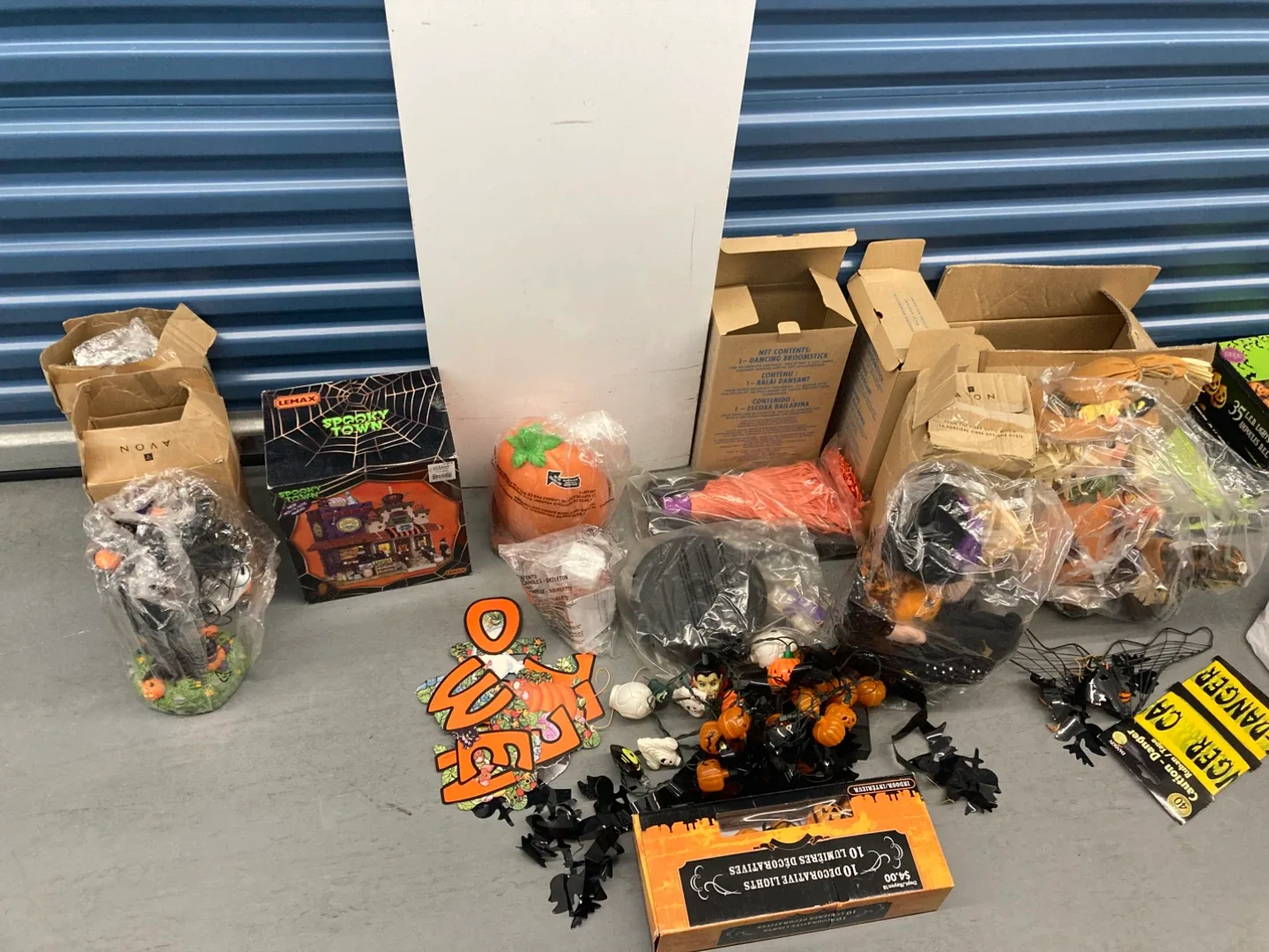 Vintage Halloween Decorations Bundle image indicator(3)