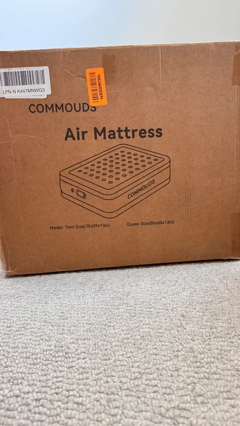 Commods Queen Size Air Mattress - Like New! image indicator(3)