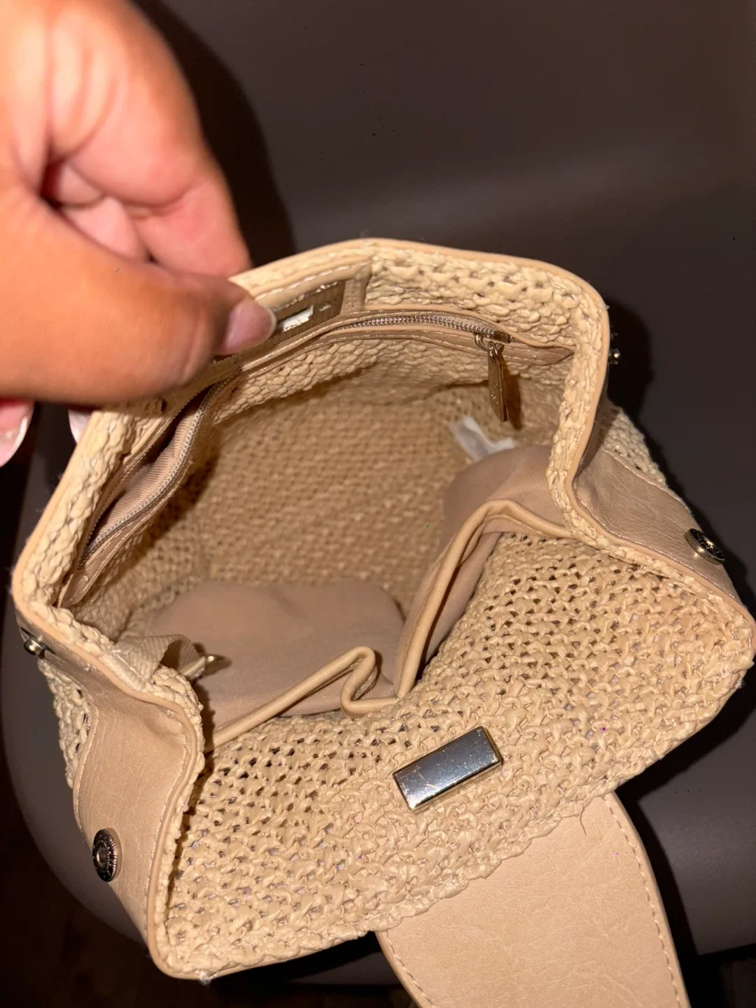 BÉIS Beige Woven Sling Bag image indicator(5)