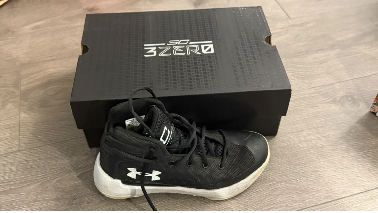 Under Armour UA PSSC 3ZERO III Youth Size 3Y