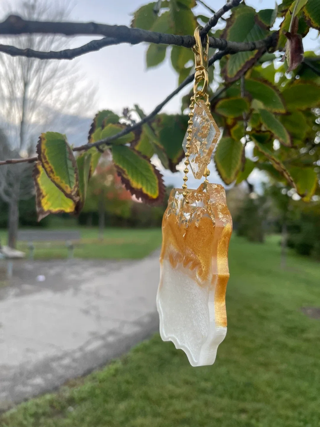 Handmade Resin Keychain - Gold & White image indicator(5)