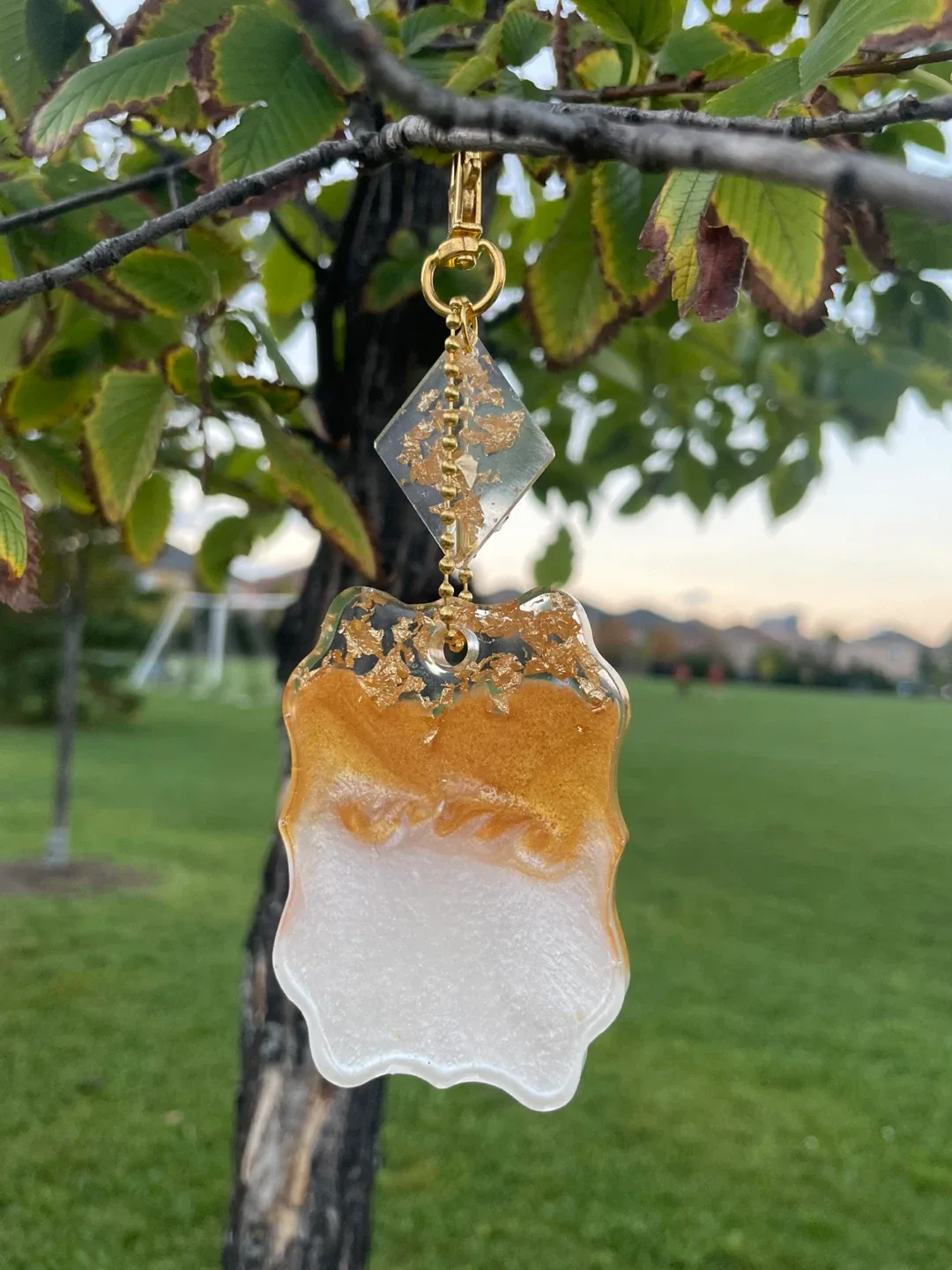 Handmade Resin Keychain - Gold & White image indicator(4)